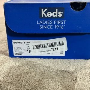 Girls white leather sneakers